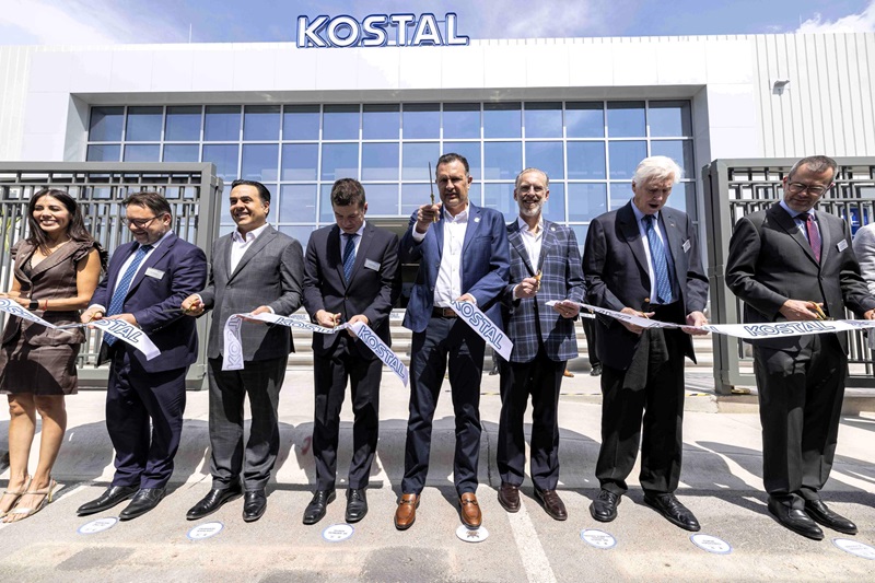 Acto de inauguración de la planta de Kostal en México