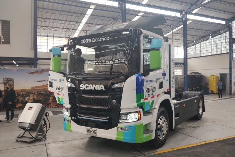 Scania y PepsiCo presentan el primer tractocamión eléctrico en Colombia