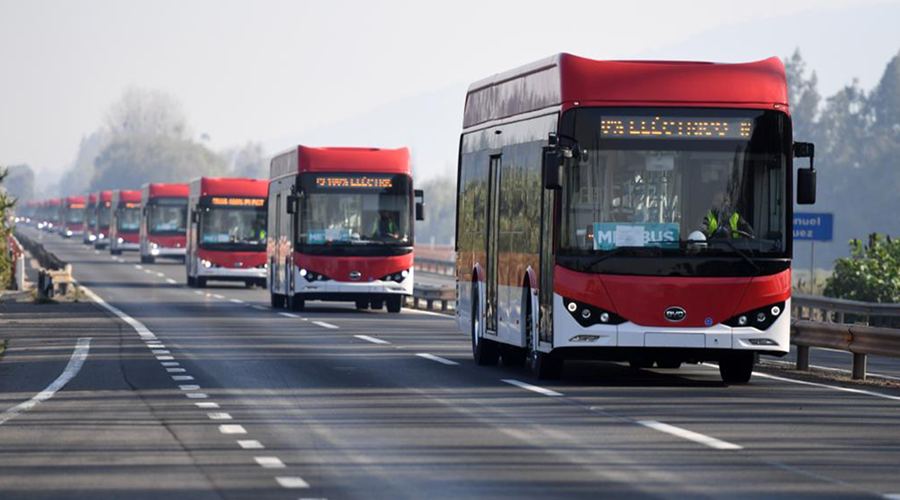 Avances.  Con visión de 400 buses eléctricos más, Gobierno presenta Plan de Cambio Climático en Chile