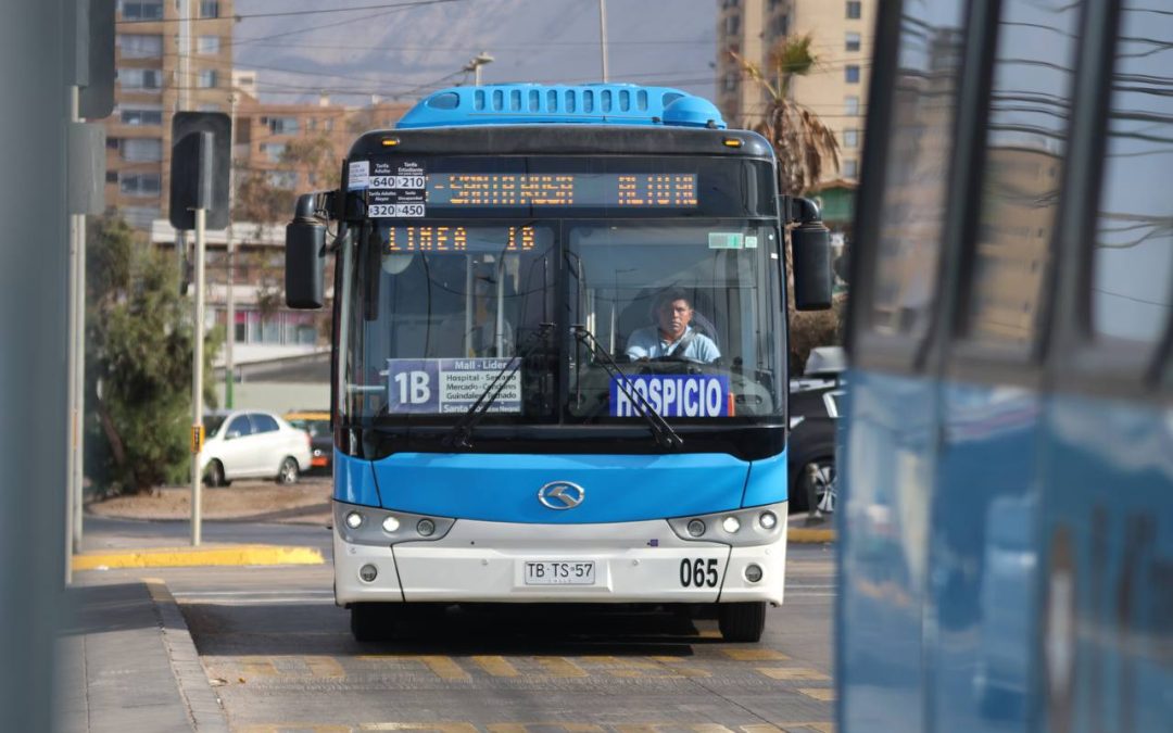 Suma unidades.  Gobierno de Tarapacá financia compra de nuevos buses eléctricos para la región