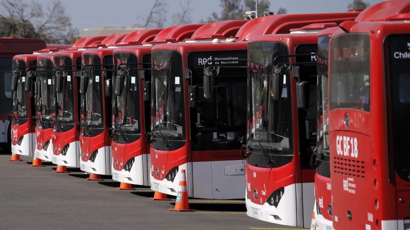 Cuándo estarán operativos los 1.200 buses eléctricos de la última licitación de Santiago