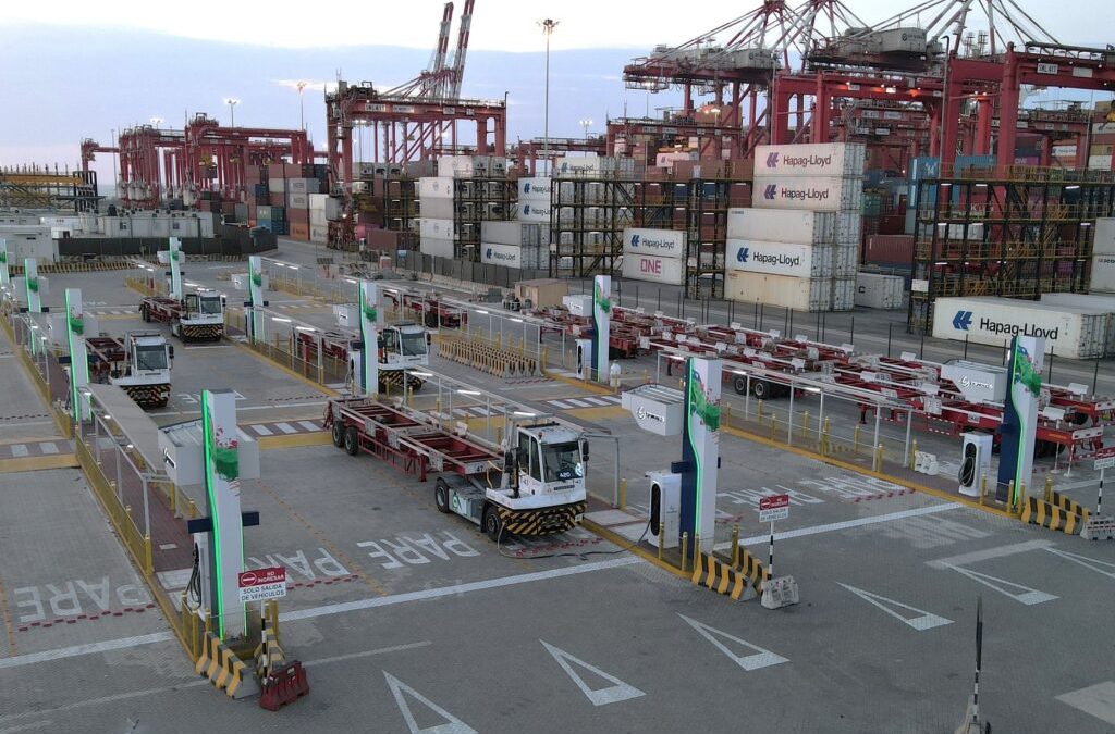 Abastece 20 camiones. Instalan en Perú la primera estación de carga de Latinoamérica en un puerto