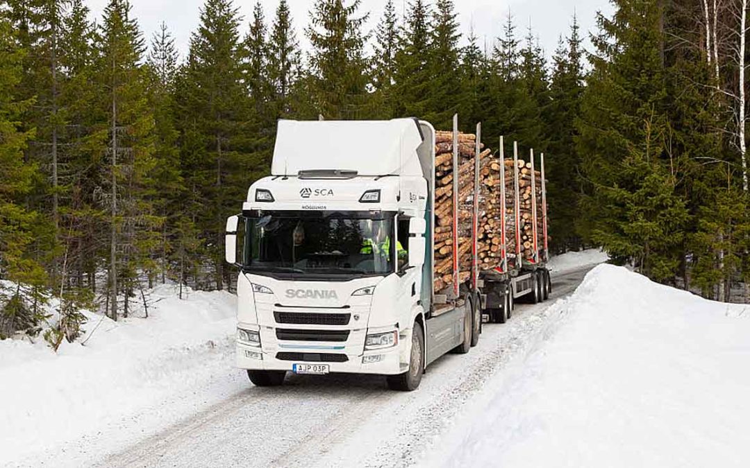 Hace punta.  Scania presentó el primer camión maderero 100% eléctrico: cómo es y cuántas toneladas carga